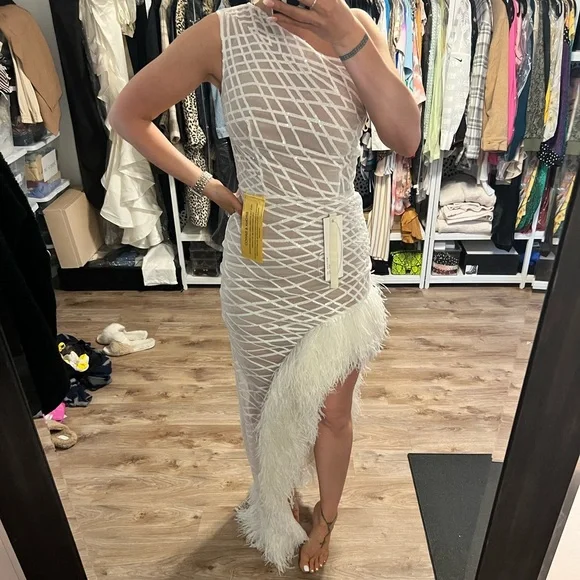 Bronx And Banco Lola Blanc Sheer Asymmetrical Feather Trim Gown - Picture 4 of 6